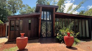 Front of property – evening/night - Entre Arboles Iguazu, Singular Collection by Amerian (Puerto Iguazú)