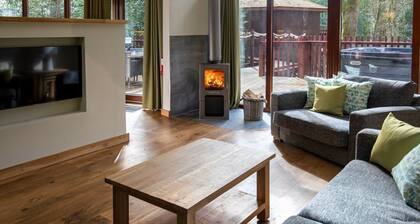 Garwnant Golden Oak, Cwmtaf: Nature's Perfect Retreat
