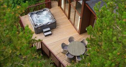 Delamere Forest Golden Oak Cabin, Frodsham