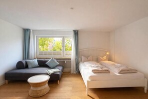 1 bedroom, WiFi, bed sheets - Beachfront studio in Scharbeutz - comfort & tranquillity right by the sea (Scharbeutz)