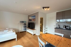1 bedroom, WiFi, bed sheets - Beachfront studio in Scharbeutz - comfort & tranquillity right by the sea (Scharbeutz)