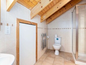 A bathroom with a shower, toilet, and sink. - Strathyre Classic Silver Birch, Callander (Callander)