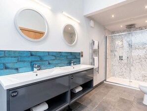 Shower - Strathyre Golden Oak Hideaway, Callander (Callander)