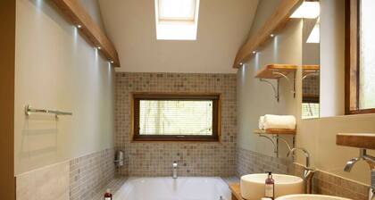 Beddgelert Golden Oak Hideaway, Beddgelert