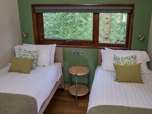 3 bedrooms, WiFi - Garwnant Golden Oak, Cwmtaf - Nature's Retreat Awaits (Merthyr Tydfil)