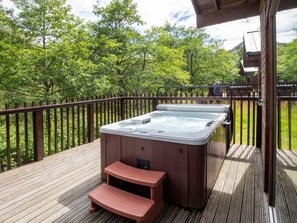 Outdoor spa tub - Strathyre Classic Silver Birch, Callander (Callander)