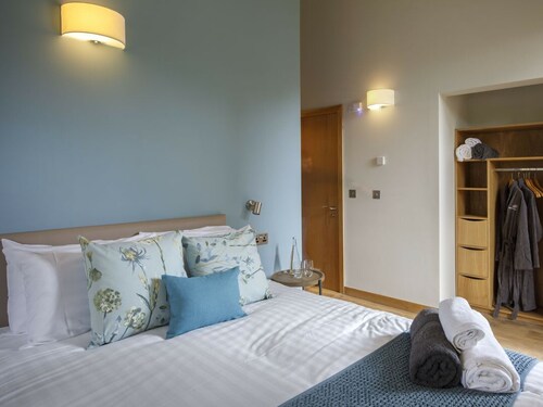 Delamere Silver Birch 2 doubles & 1 twin Secluded