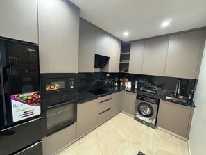 Apartamento luxo, sacada, vista para a cidade | Cozinha privada