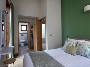 Room - Strathyre New Style Golden Oak Cabin, Callander (Callander)