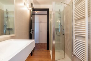 Villa, 3 chambres, vue piscine | Salle de bain