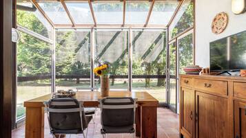 Villa, 3 chambres, vue piscine | Restauration