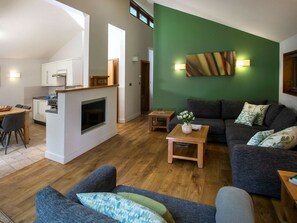 Living area - Ardgartan Argyll Golden Oak Lochside, Arrochar (Arrochar)
