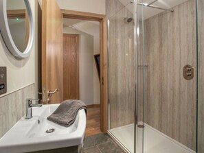 Shower - Strathyre Golden Oak Treehouse, Callander (Callander)