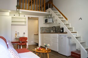 Living area - L'Escale - Cosy studio in the heart of Sanary (Sanary-sur-Mer)