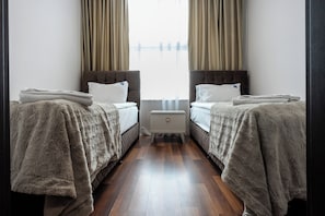 Deluxe Apartment | Laptop workspace, iron/ironing board, free WiFi