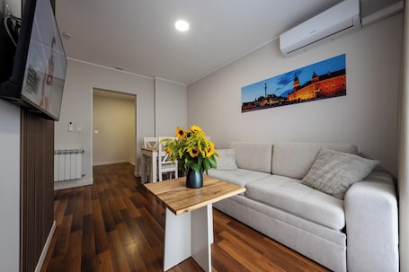 Deluxe Apartment | Laptop workspace, iron/ironing board, free WiFi. Wesoła Apartamenty