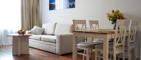 Deluxe Apartment | Living area