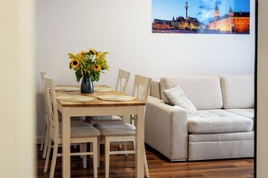 In-room dining - Wesoła Apartamenty (Wólka Kosowska)