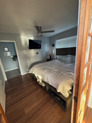 2 chambres, fer et planche à repasser, Wi-Fi, draps fournis