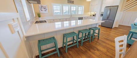 Fridge, microwave, stovetop, dishwasher