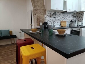 Fridge, microwave, oven, stovetop - Alfama, Se, PracaDoComercio & CasaDosBicos - 34 (Lisboa)