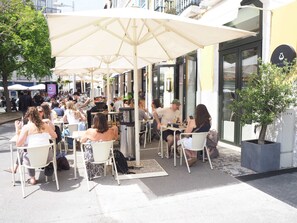 Outdoor dining - Alfama, Se, PracaDoComercio & CasaDosBicos - 32 (Lisboa)