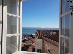 Interior - Alfama 1BR Apartment | River & Rooftop Views (Lisboa)