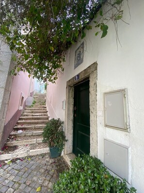 Exterior detail - Alfama 1BR Apartment | River & Rooftop Views (Lisboa)