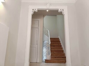 Interior - Pet-Friendly 1BR Gulbenkian – Fast Wi-Fi/Workspace (Lisboa)