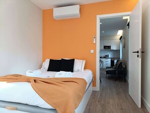 Desk, iron/ironing board, travel cot, WiFi - Pet-Friendly 1BR Gulbenkian – Fast Wi-Fi/Workspace (Lisboa)