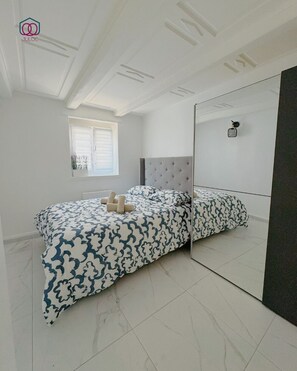 3 chambres, bureau, Wi-Fi gratuit, draps fournis