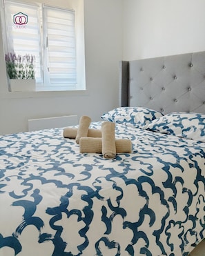 3 chambres, bureau, Wi-Fi gratuit, draps fournis