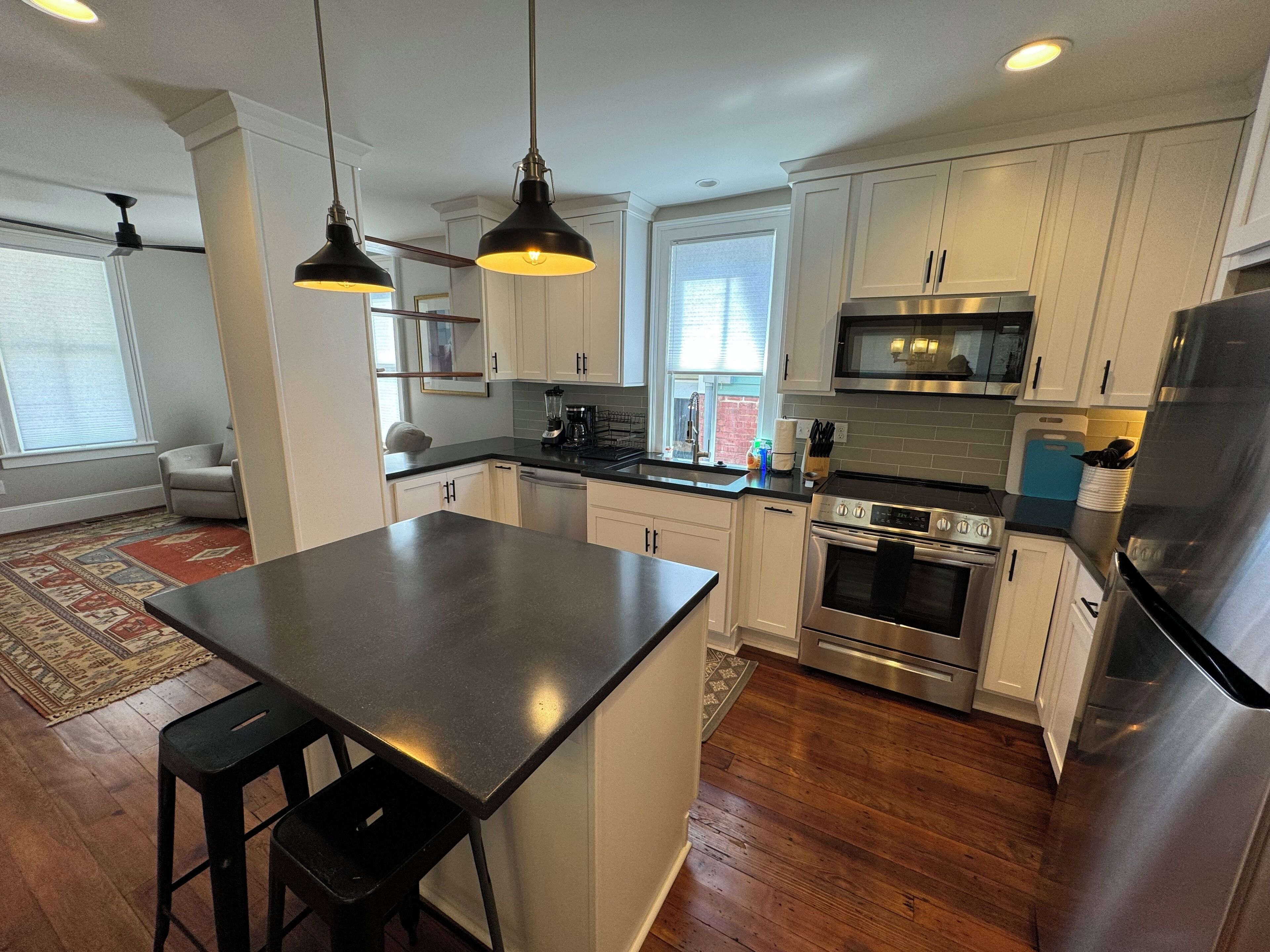 Geladeira, micro-ondas, fogão, cooktop