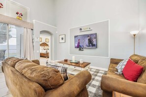 Smart TV, video games, ping pong, books - Disney Dream Villa: 10 Minutes From Disney! Themed 5 Bedroom Home in Kissimmee (Kissimmee)