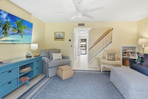 TV - A Bit of Hope Island Townhouse, Close to Beach and Community Pool (Saint Simons Island)