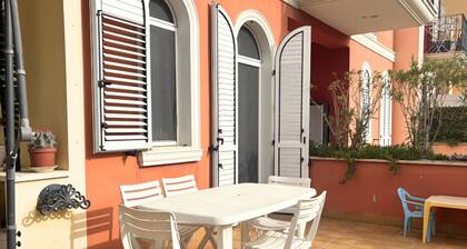 PP08 - Porto Potenza, two-room apartment with garden, 100 meters from the sea