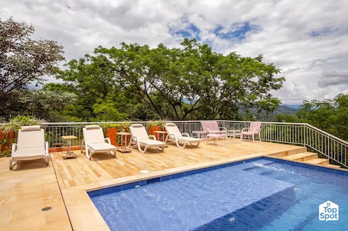 Villa Lujuca: Famoso TopSpot® para 14 en Anapoima!
