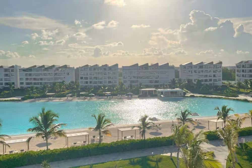 Tropical Escape! Breezy Lagoon + Pool Views
