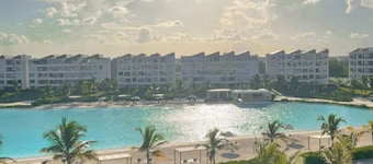 Tropical Escape! Breezy Lagoon + Pool Views