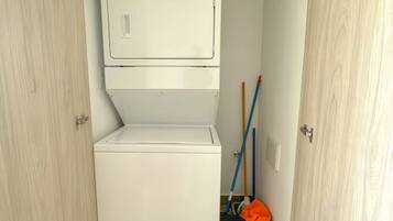 Condo, Balcony, Lagoon View | Private kitchen