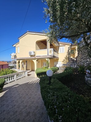 Exterior - One Bedroom Apt. near the Beach - Villa Jagoda (Kampor)