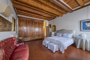 1 bedroom, iron/ironing board, travel cot, free WiFi - A lovely terrace in Santo Spirito with elevator (firenze)