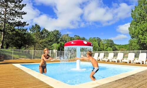 Cottage in Coly With Private Lake Access