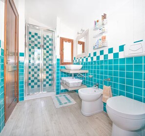 Hair dryer, towels, soap, toilet paper - Villa Karla (Villasimius)