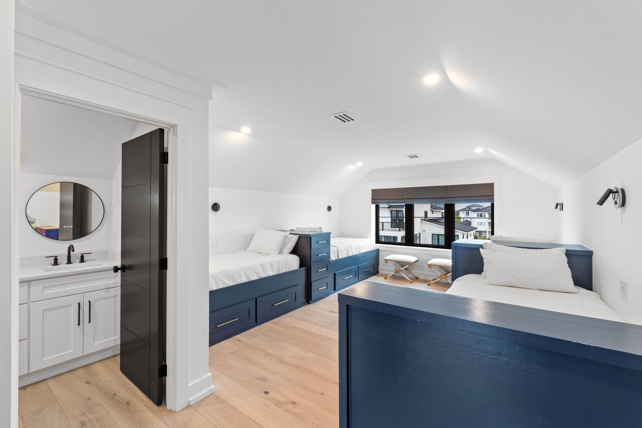 8 bedrooms, iron/ironing board, free WiFi, bed sheets