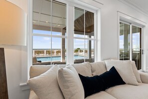 TV - Shuck Yeah!: 4th of July weeks now available as a Friday or Saturday check-in! (Mexico Beach)