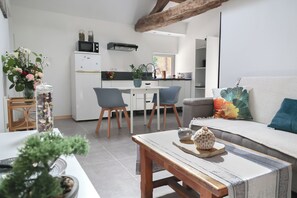 Living area - Gite Refuge de Deux Pins near Puy du Fou (La Forêt-sur-Sèvre)