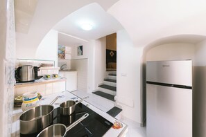 Private kitchen - Charming Central Amalfi Apartament (Villa Angelina) (Amalfi)