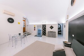 1 bedroom, iron/ironing board, WiFi, bed sheets - Charming Central Amalfi Apartament (Villa Angelina) (Amalfi)