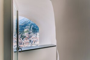 A window with a view of a town and mountains. - Charming Central Amalfi Apartament (Villa Angelina) (Amalfi)